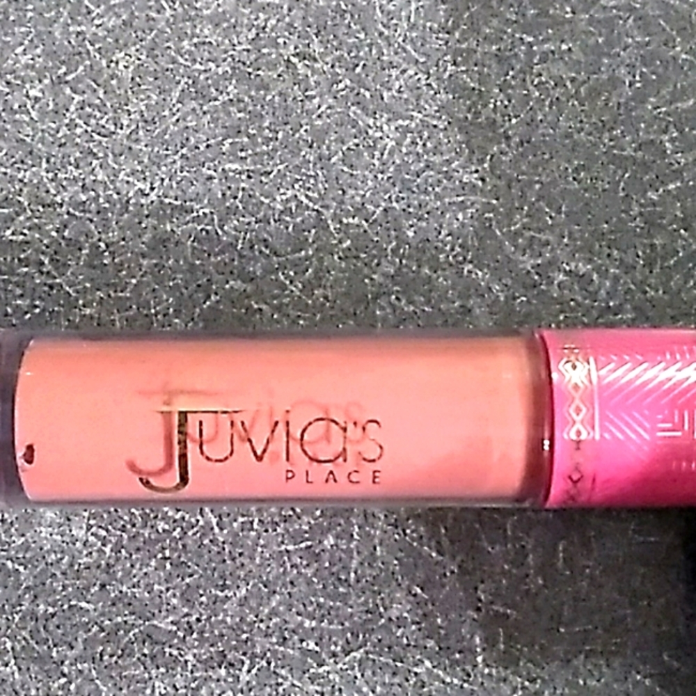 Juvias place lipstick